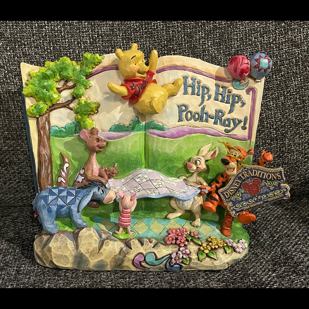 BNIB Jim Shore Disney Traditions 
Winnie The Pooh Storybook Figurine